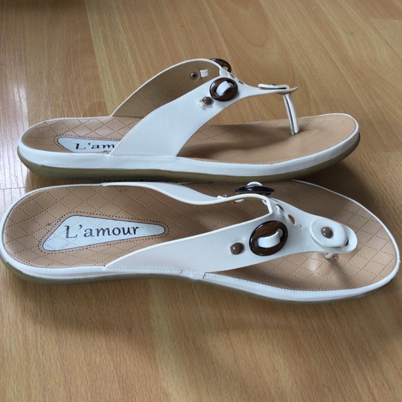 White Sandals  L' Amour Size 39 Dressy  Leather - Picture 7 of 10